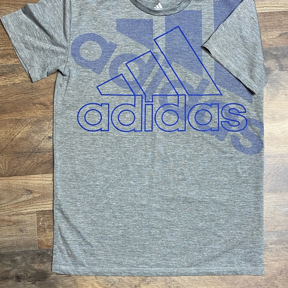 Adidas Gray T-Shirt short sleeve boys Sz L